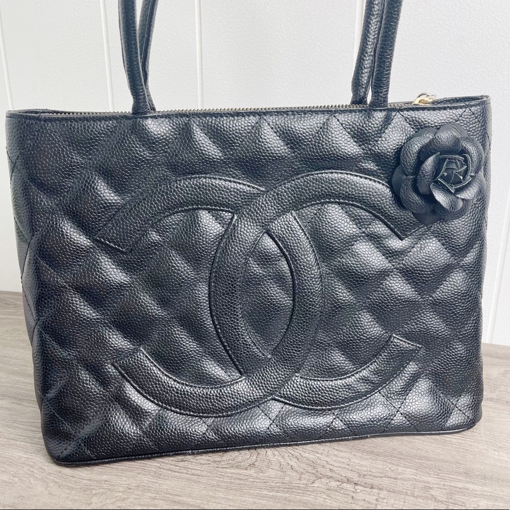 Camellia Flower Vegan Leather Magnetic Bag Charm - Picture 6 of 9
